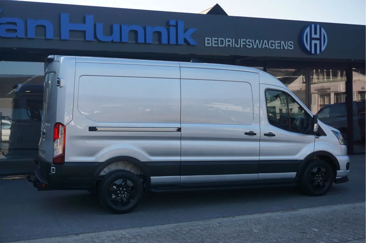 350L 130PK AUT JWR EDITION L3H2 BPM VRIJ!! Sync4 Navi, 360 Camera, LM Velg, Trekhaak!! NR. A64