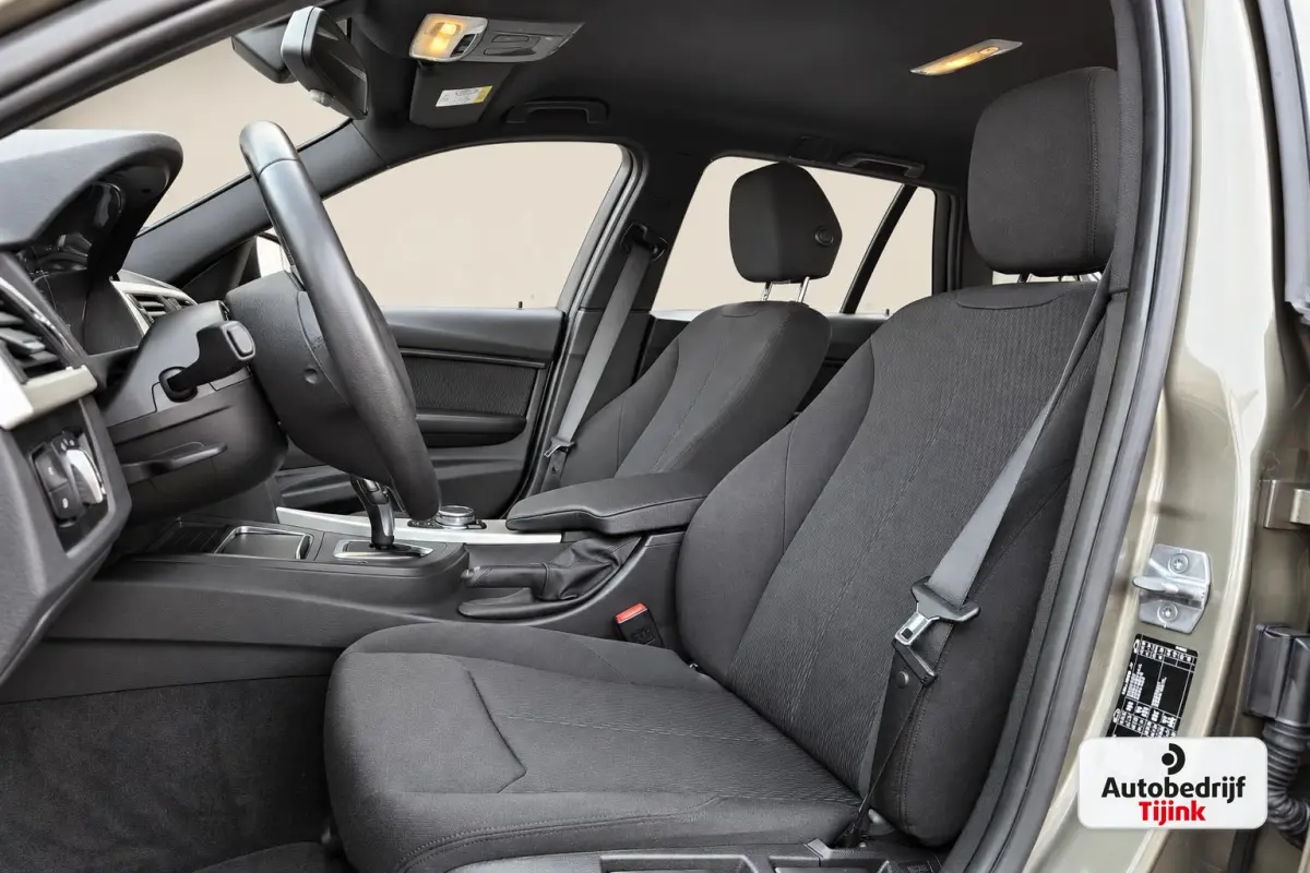 320i Centennial High Executive | Automaat | Navi | Stoelverwarming | LED | Cruise | PDC |