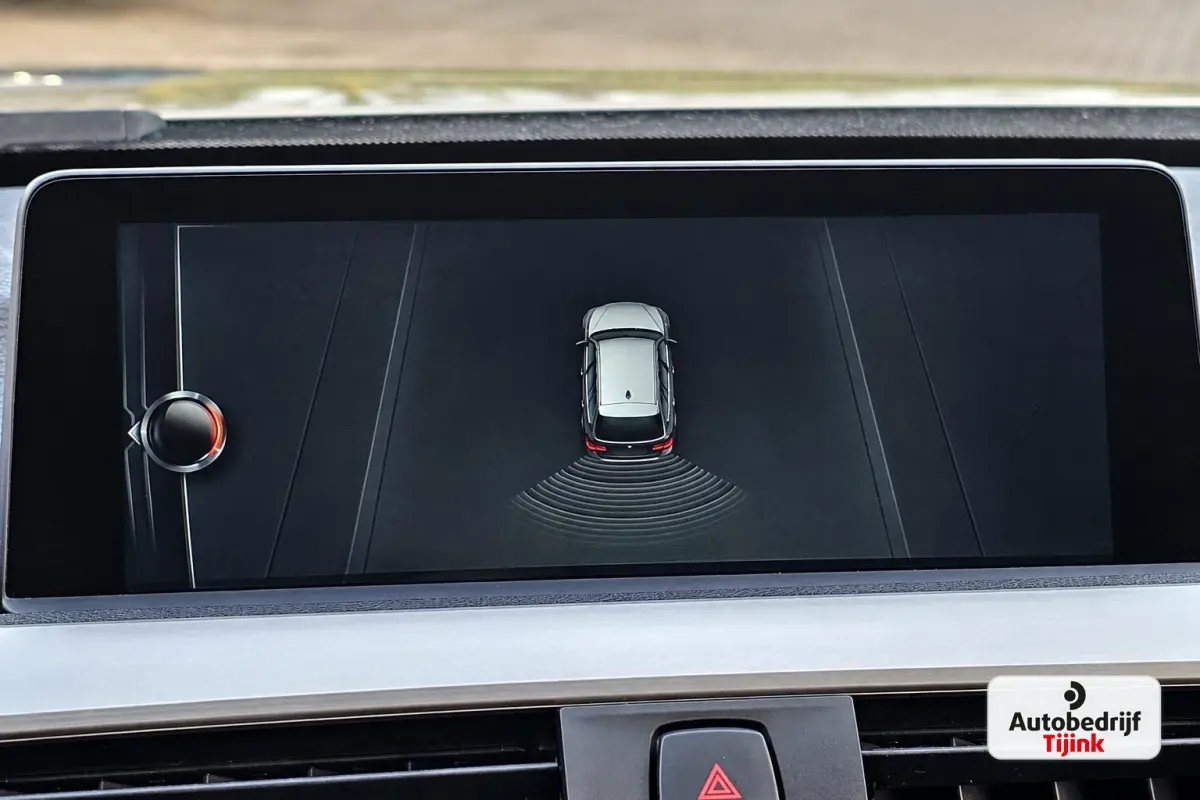 320i Centennial High Executive | Automaat | Navi | Stoelverwarming | LED | Cruise | PDC |