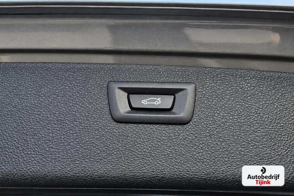 320i Centennial High Executive | Automaat | Navi | Stoelverwarming | LED | Cruise | PDC |
