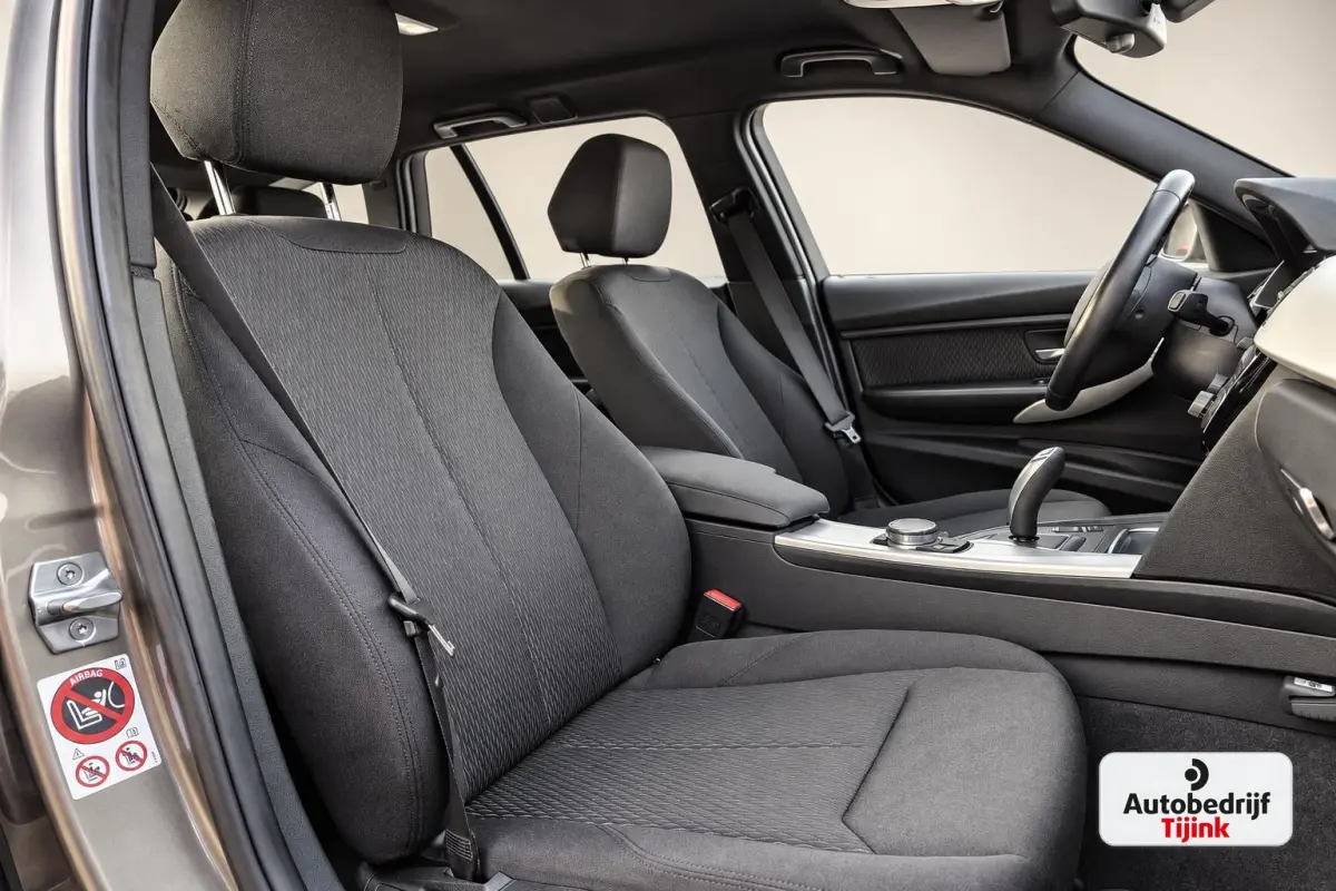 320i Centennial High Executive | Automaat | Navi | Stoelverwarming | LED | Cruise | PDC |