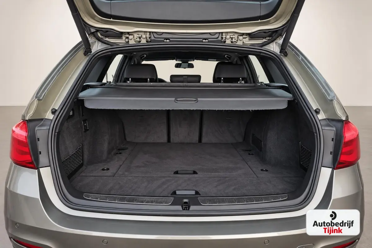 320i Centennial High Executive | Automaat | Navi | Stoelverwarming | LED | Cruise | PDC |
