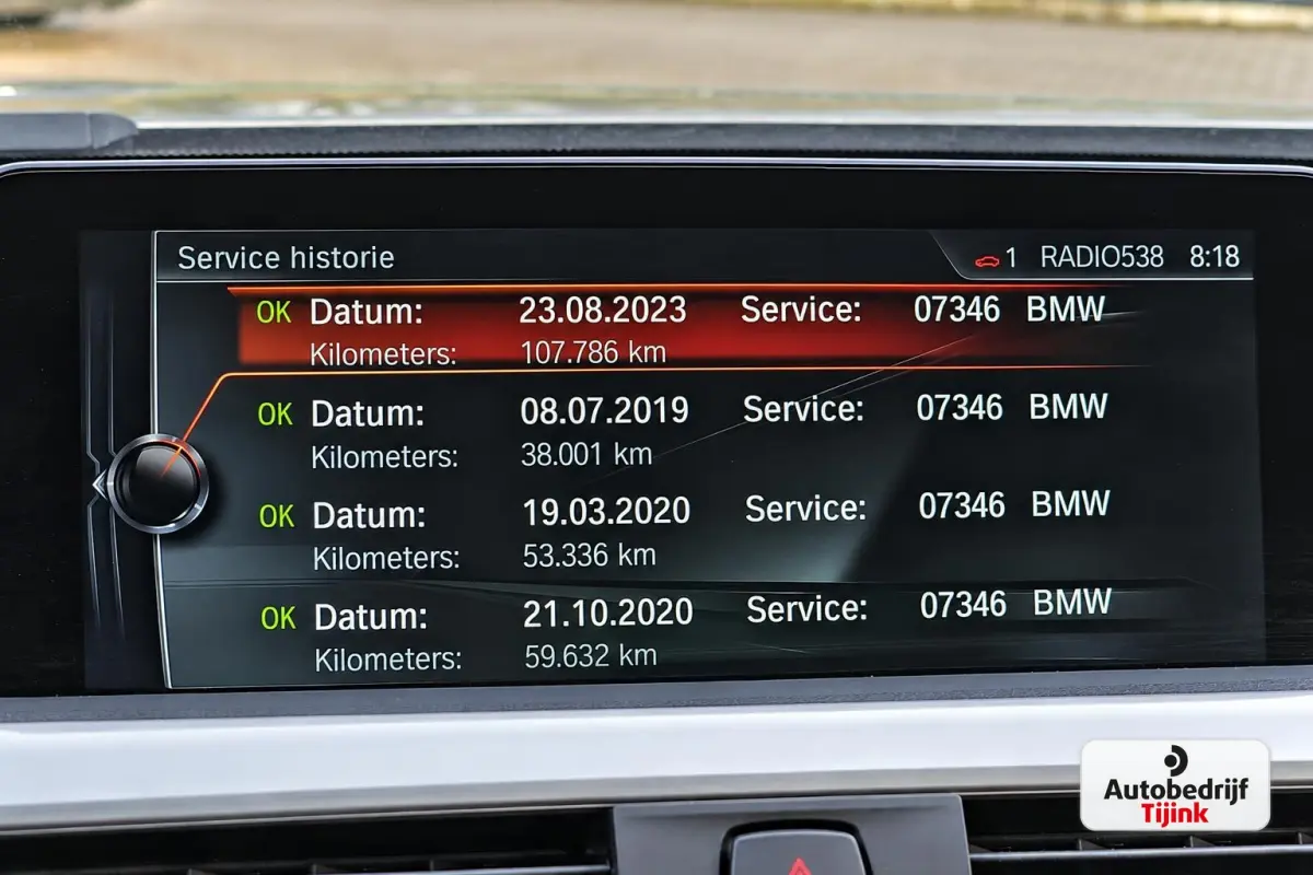 320i Centennial High Executive | Automaat | Navi | Stoelverwarming | LED | Cruise | PDC |
