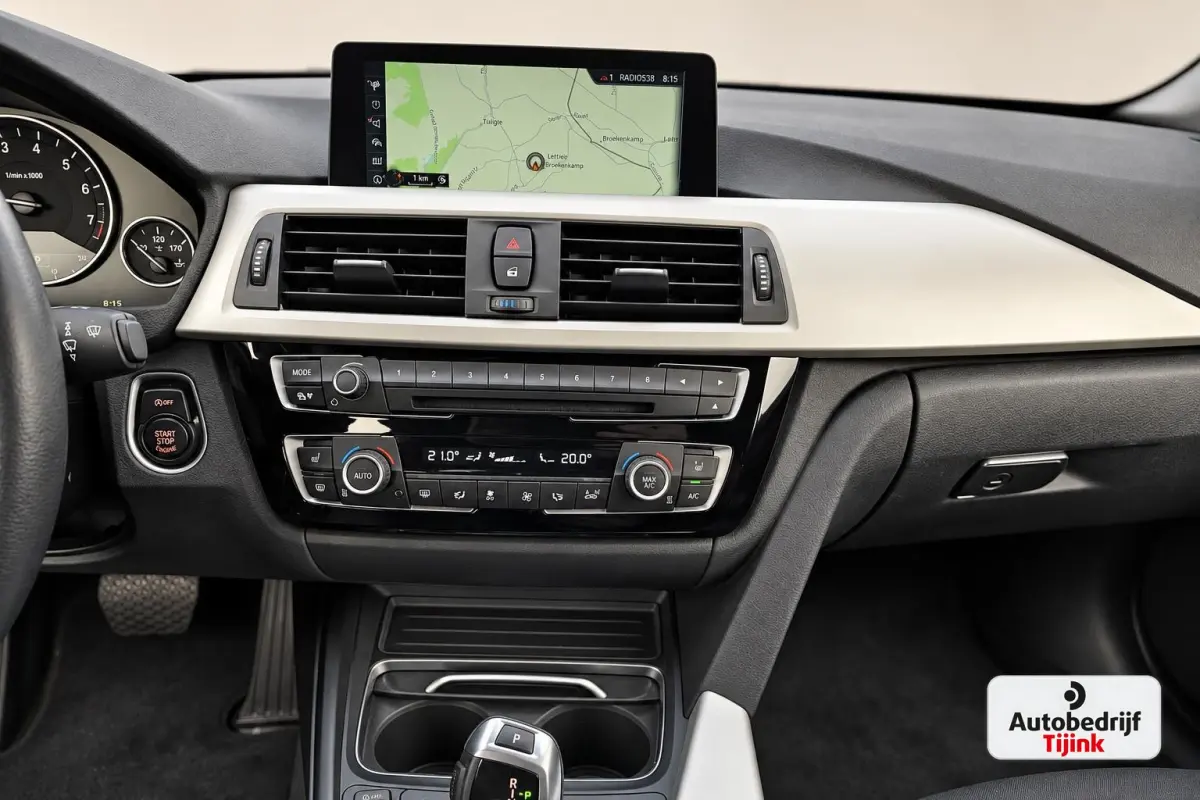 320i Centennial High Executive | Automaat | Navi | Stoelverwarming | LED | Cruise | PDC |