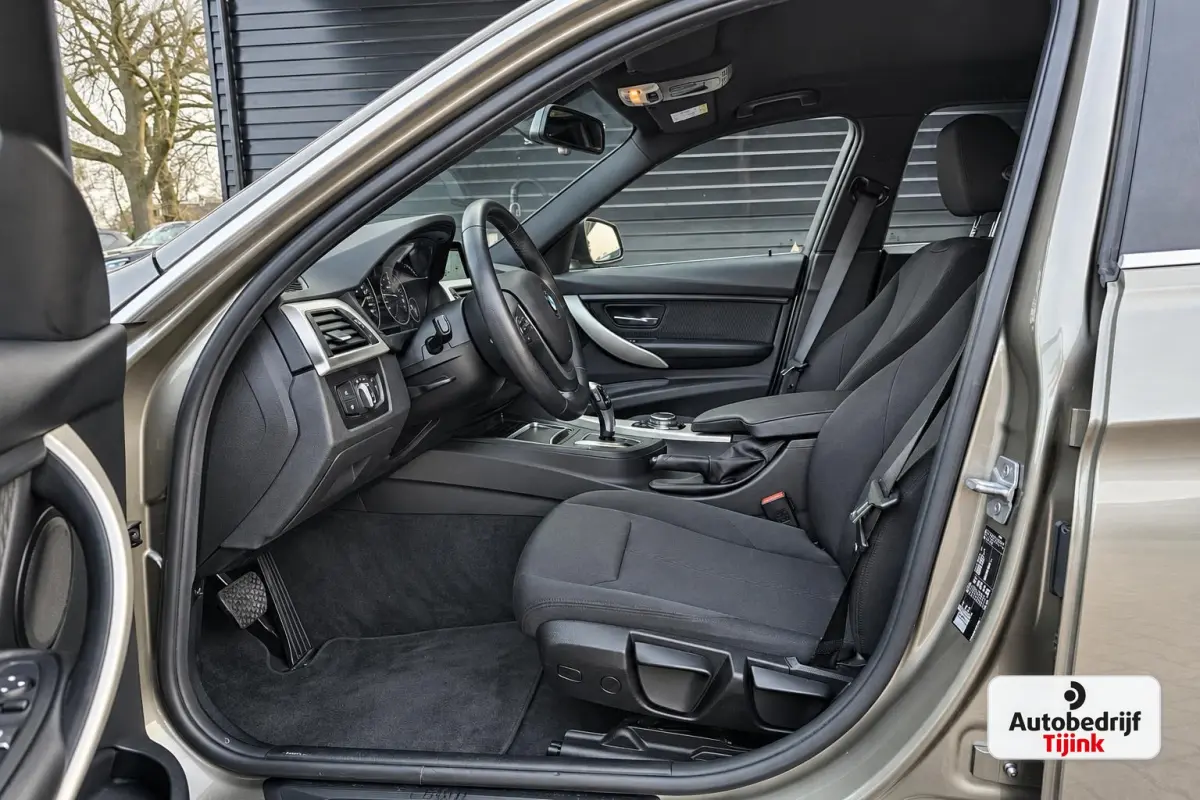 320i Centennial High Executive | Automaat | Navi | Stoelverwarming | LED | Cruise | PDC |