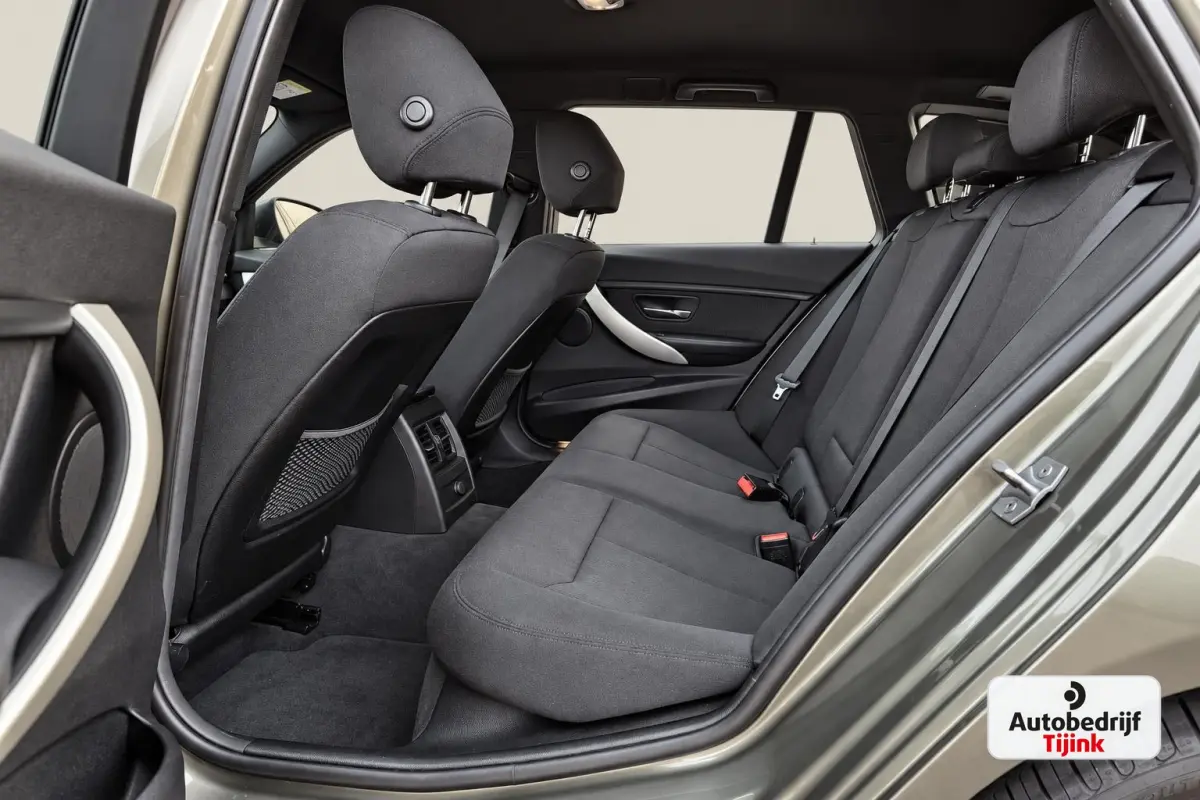 320i Centennial High Executive | Automaat | Navi | Stoelverwarming | LED | Cruise | PDC |
