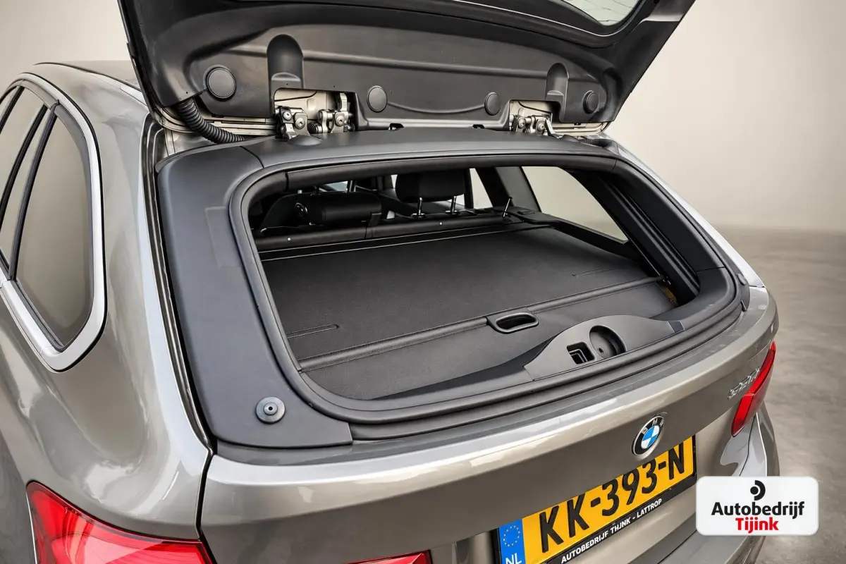 320i Centennial High Executive | Automaat | Navi | Stoelverwarming | LED | Cruise | PDC |