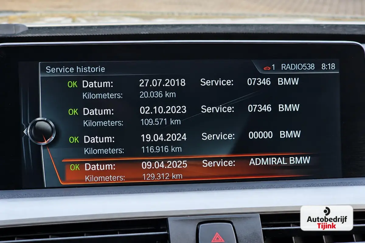 320i Centennial High Executive | Automaat | Navi | Stoelverwarming | LED | Cruise | PDC |