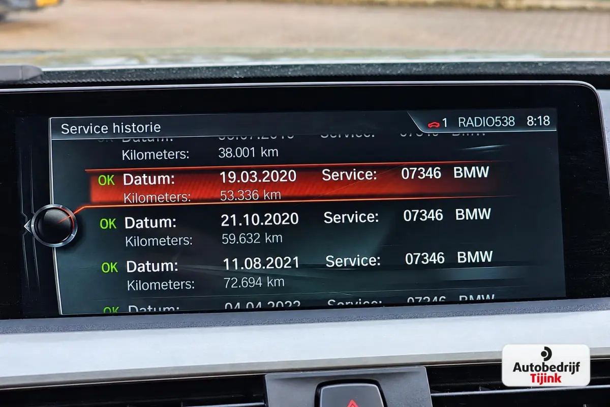320i Centennial High Executive | Automaat | Navi | Stoelverwarming | LED | Cruise | PDC |