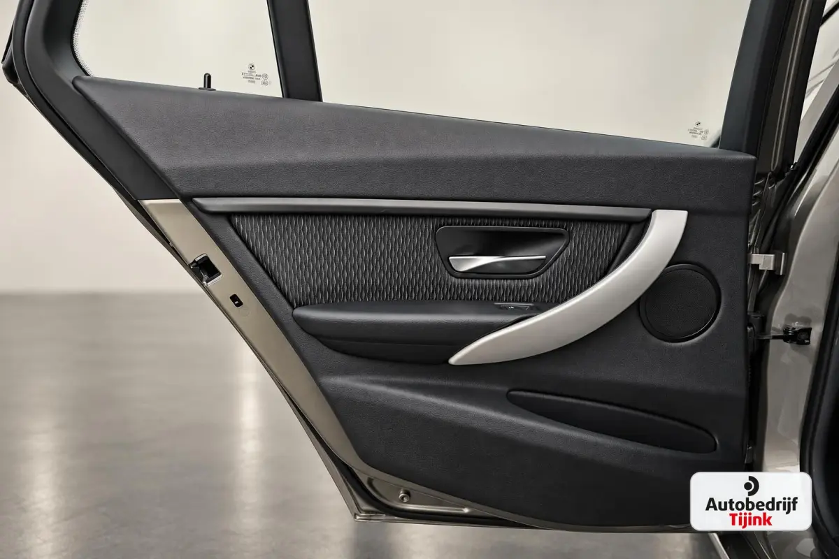 320i Centennial High Executive | Automaat | Navi | Stoelverwarming | LED | Cruise | PDC |