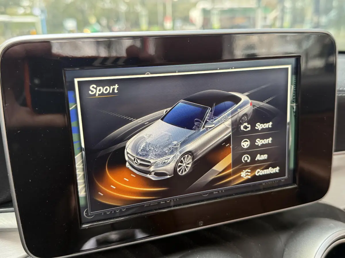 180 Prestige AMG-Styling AUTOMAAT | Leer | Navigatie | 19 inch | Cruise Control | Climate Control