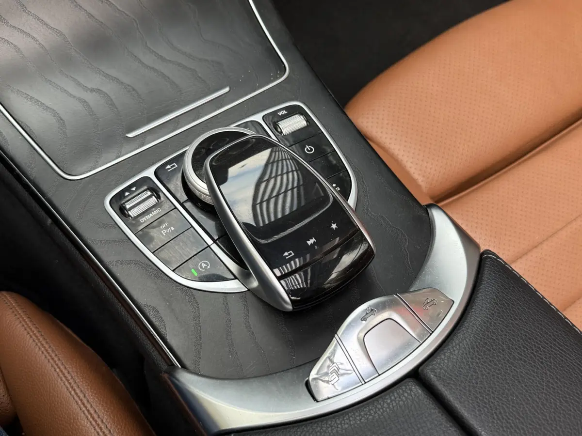 180 Prestige AMG-Styling AUTOMAAT | Leer | Navigatie | 19 inch | Cruise Control | Climate Control
