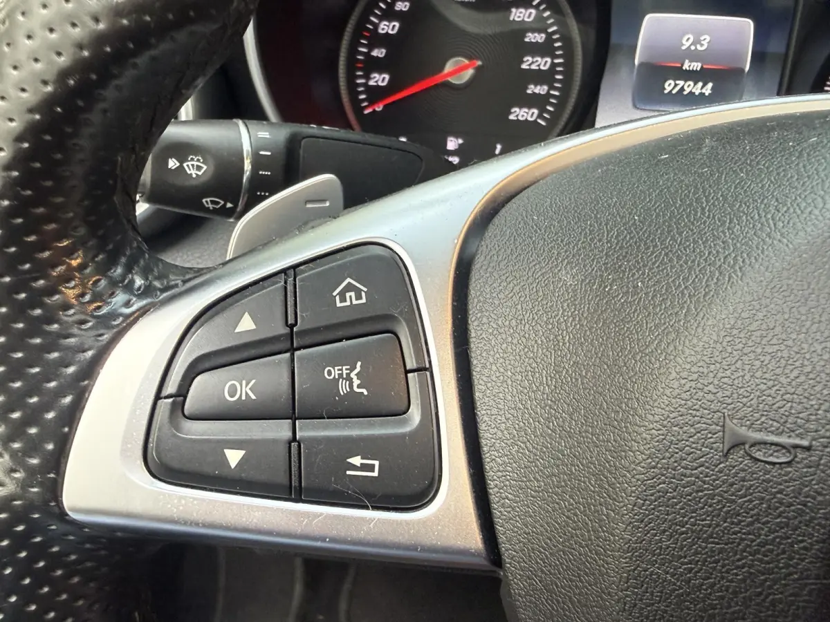 180 Prestige AMG-Styling AUTOMAAT | Leer | Navigatie | 19 inch | Cruise Control | Climate Control