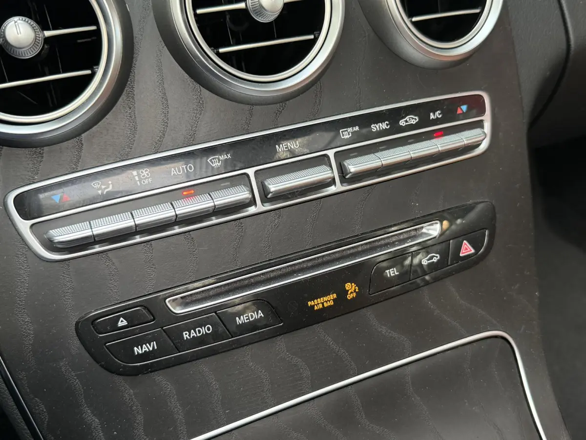 180 Prestige AMG-Styling AUTOMAAT | Leer | Navigatie | 19 inch | Cruise Control | Climate Control