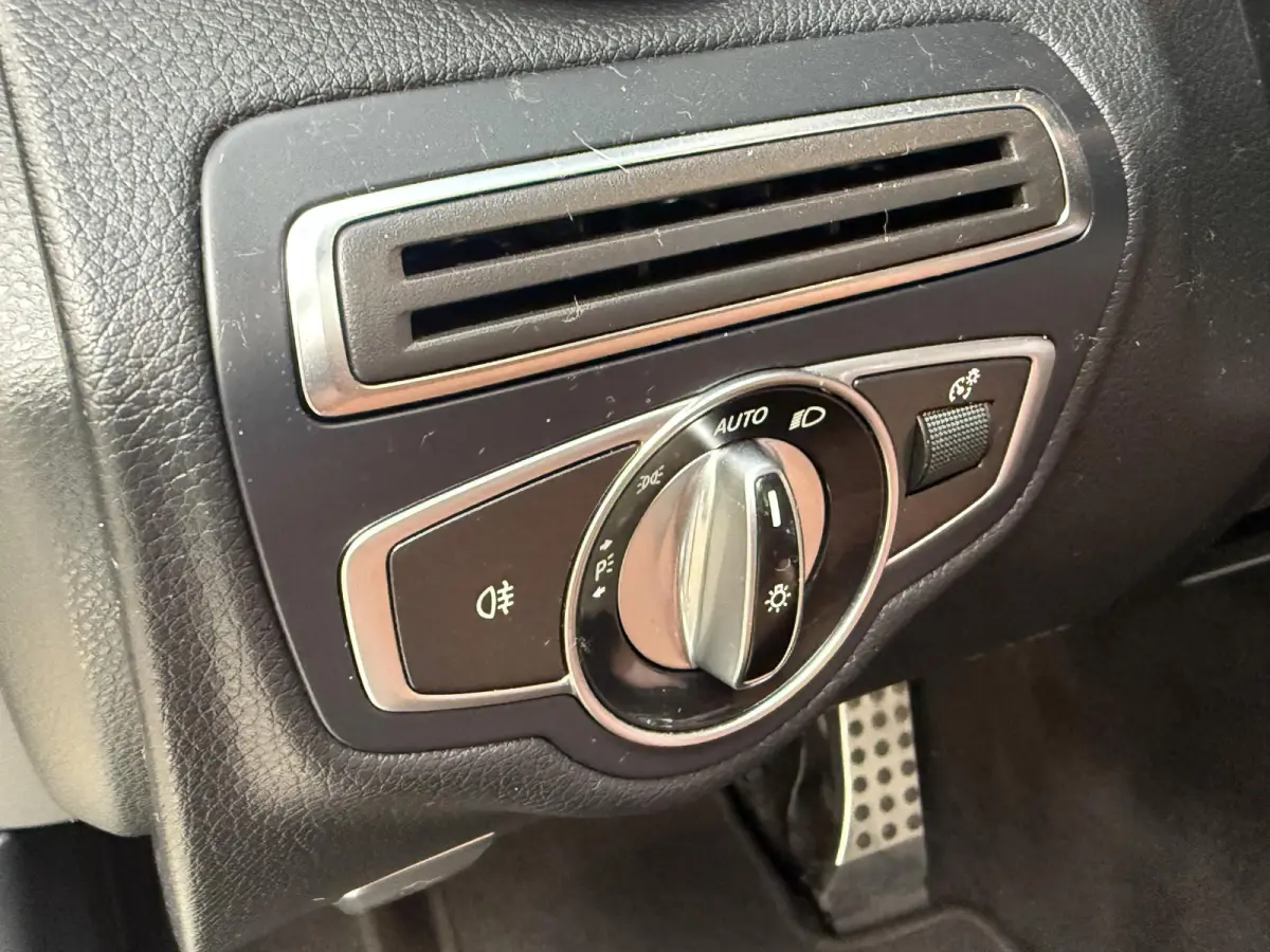 180 Prestige AMG-Styling AUTOMAAT | Leer | Navigatie | 19 inch | Cruise Control | Climate Control
