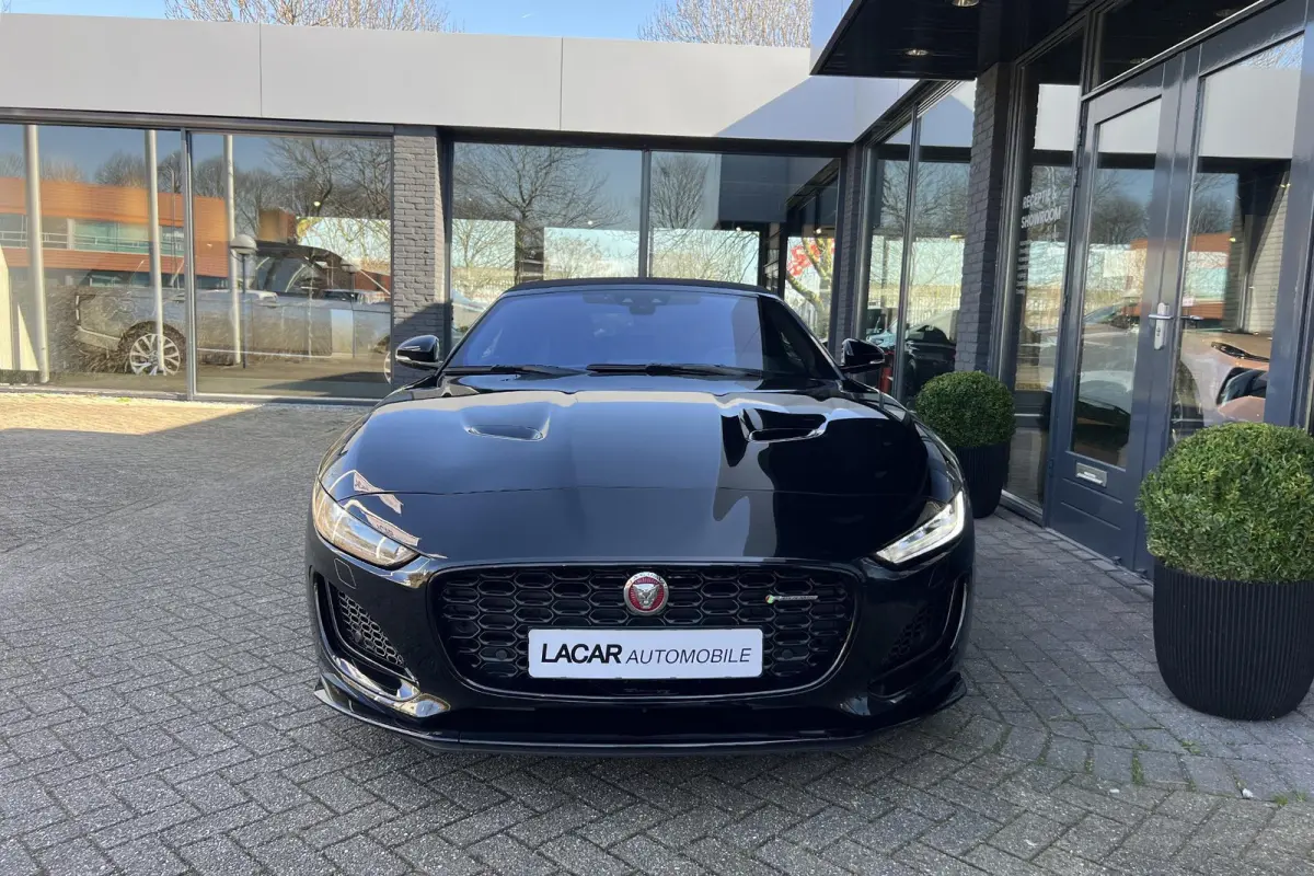 P300 RWD I R-Dynamic I Dealer ond. I