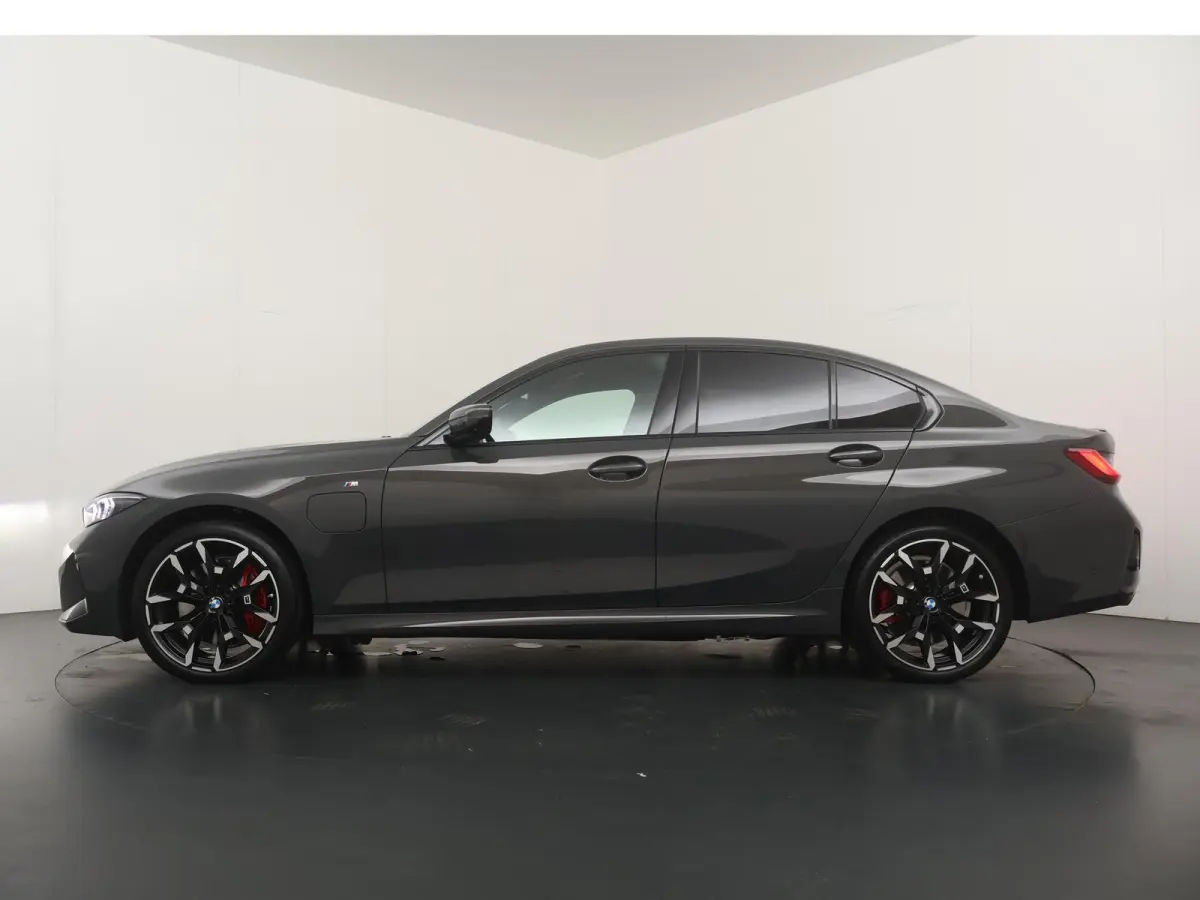 330e | SoH 100% | M-Sportpakket Pro | Panoramadak | Head-Up | Driving Assistant | Comfort Access |