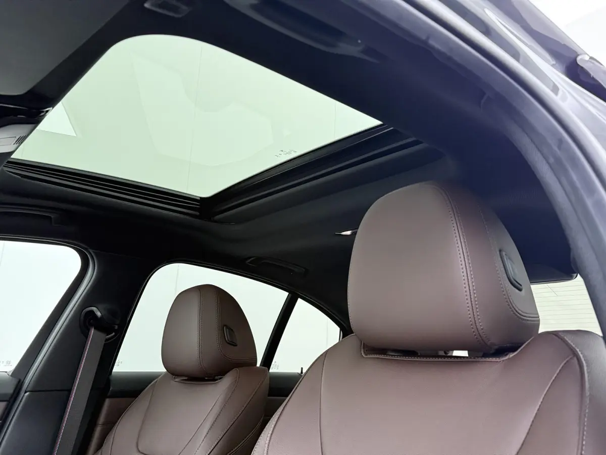 330e | SoH 100% | M-Sportpakket Pro | Panoramadak | Head-Up | Driving Assistant | Comfort Access |