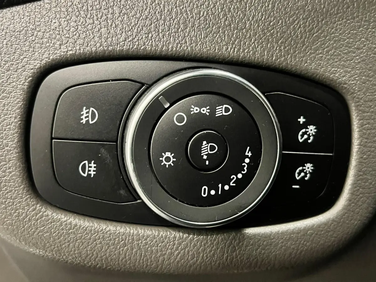 1.5 EcoBlue L2 Trend Automaat Airco Radio Cruise Control Parkeersensoren Achterklep Verwarmbare voorstoelen
