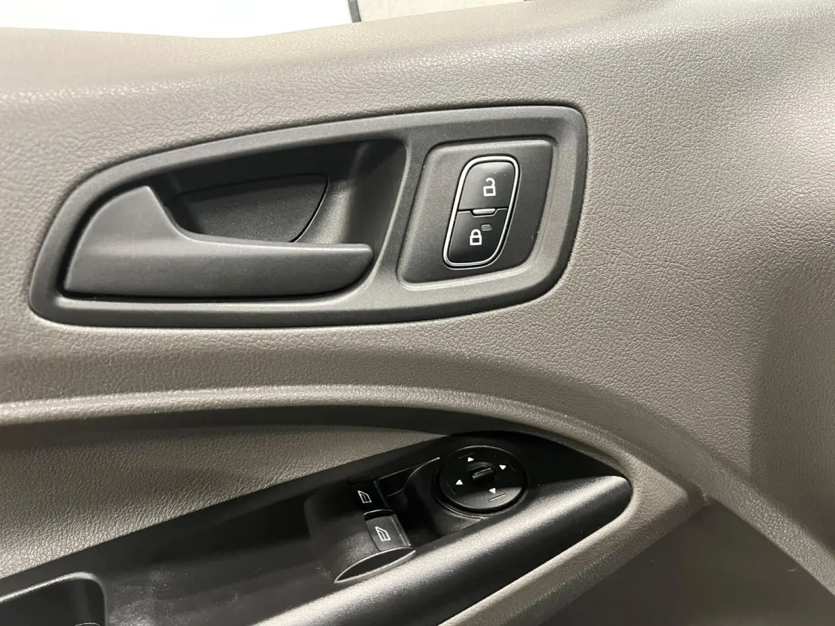 1.5 EcoBlue L2 Trend Automaat Airco Radio Cruise Control Parkeersensoren Achterklep Verwarmbare voorstoelen