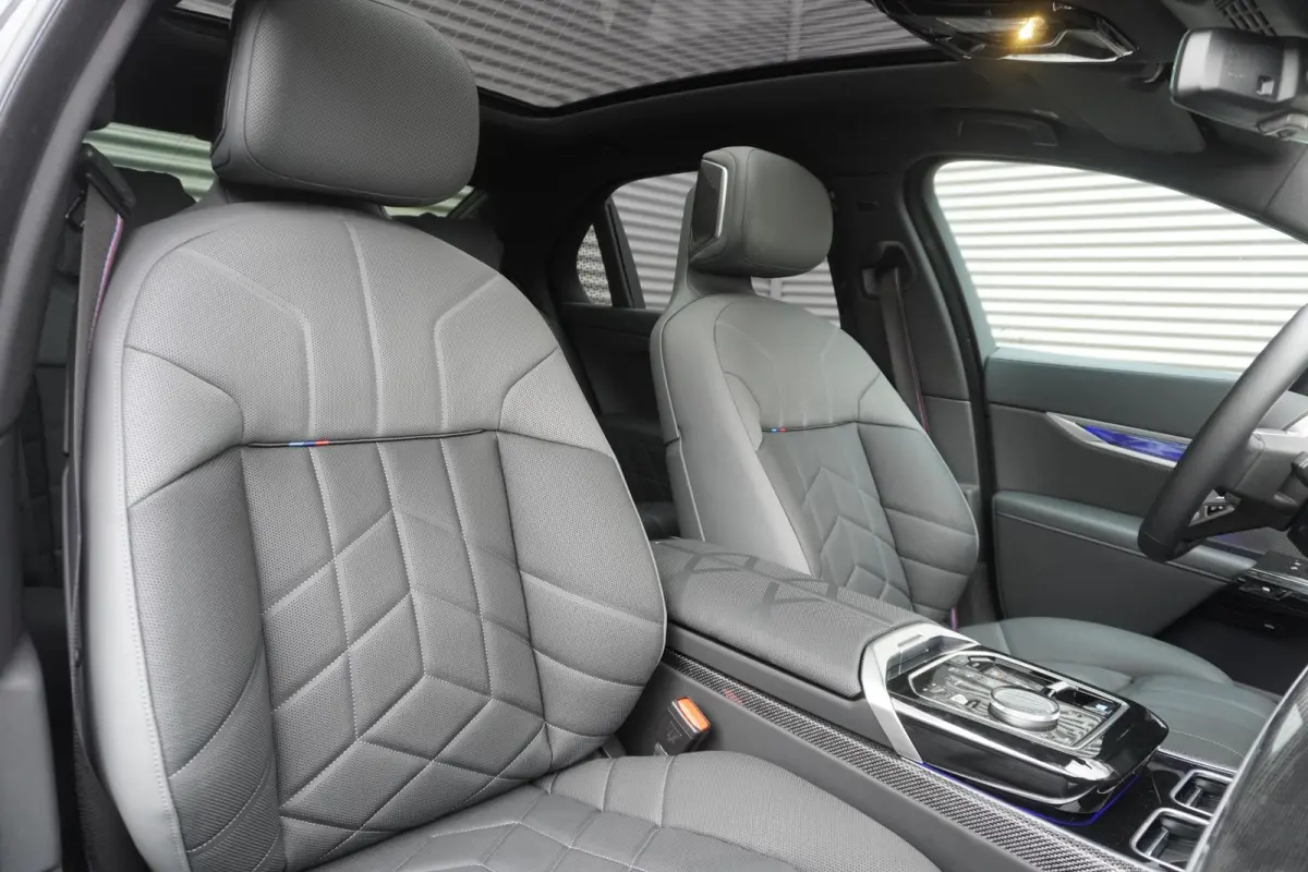 xDrive60 M Sportpakket | Glazen panoramadak Sky Lounge | Driving Assistant Professional | Parking Assistant professional | Stoelventilatie voorstoelen