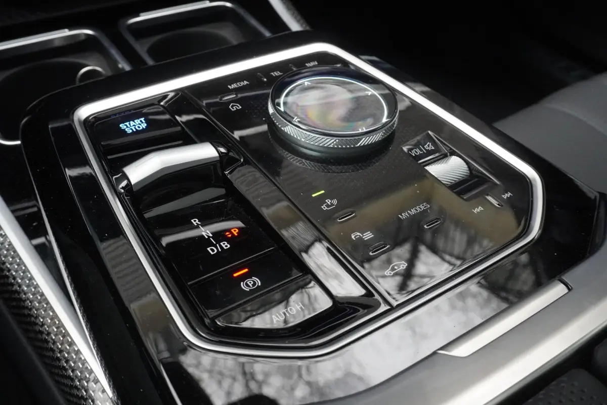 xDrive60 M Sportpakket | Glazen panoramadak Sky Lounge | Driving Assistant Professional | Parking Assistant professional | Stoelventilatie voorstoelen