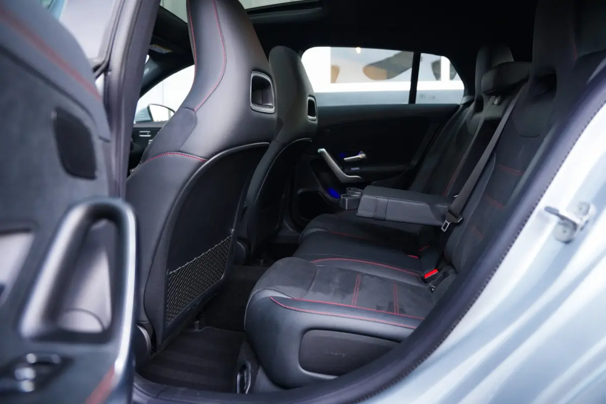 250 e 218 pk AMG Line / Pano-Dak/ Distronic/ AMG-line/Keyless/ Widescreen/ Stoel/Stuur.verw/ Head-Up/ Sfeerverl./  19''LMV