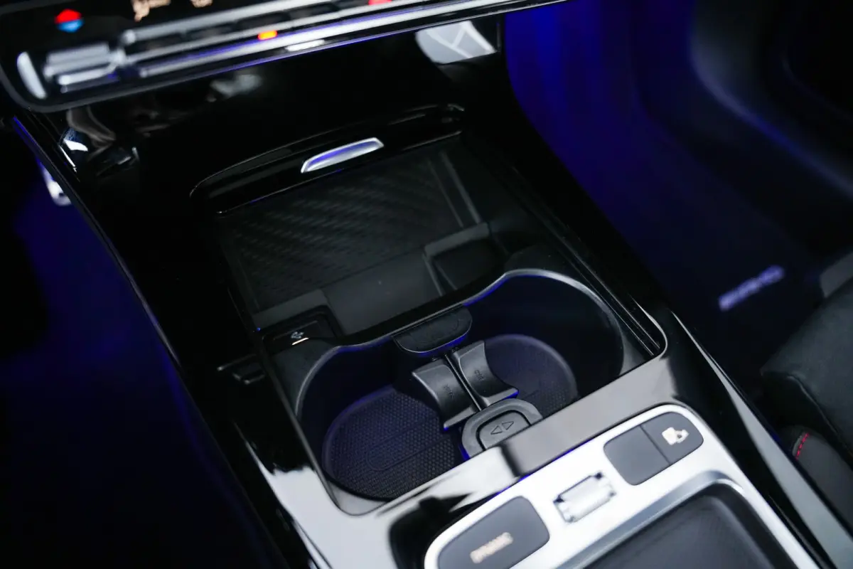 250 e 218 pk AMG Line / Pano-Dak/ Distronic/ AMG-line/Keyless/ Widescreen/ Stoel/Stuur.verw/ Head-Up/ Sfeerverl./  19''LMV