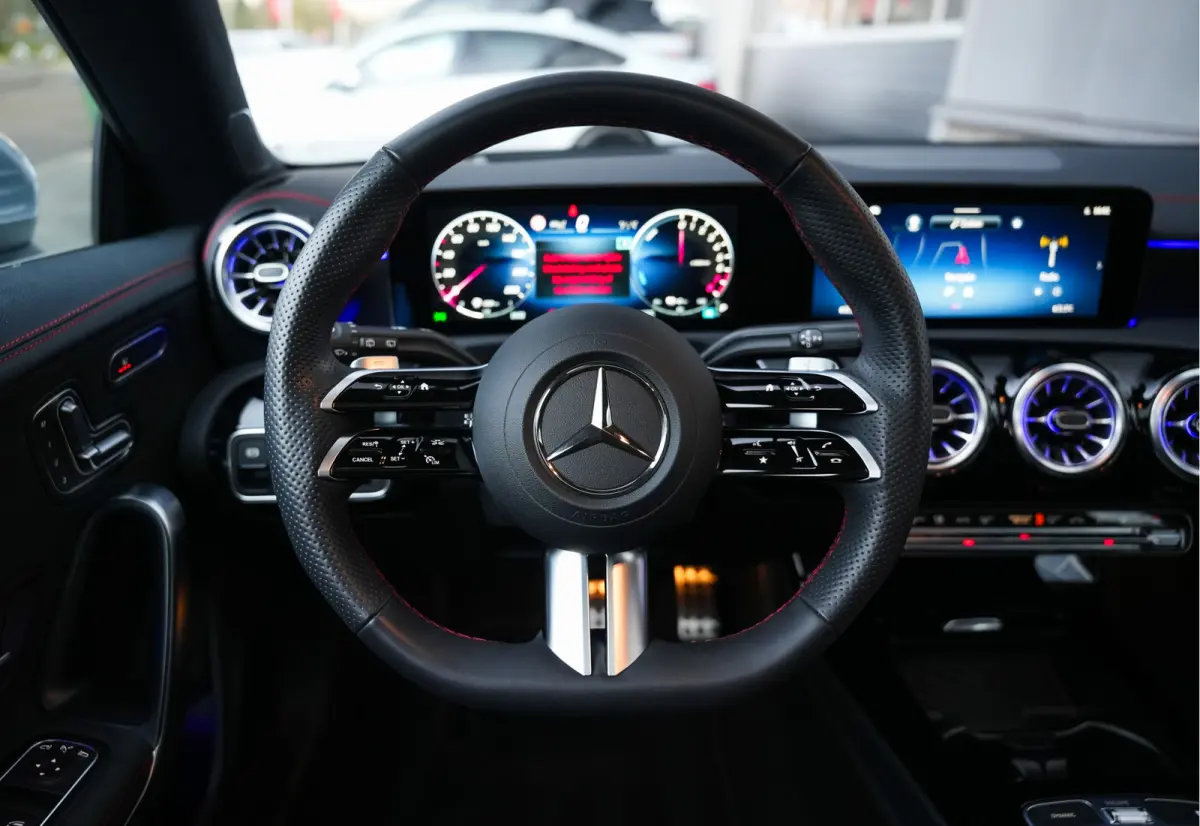 250 e 218 pk AMG Line / Pano-Dak/ Distronic/ AMG-line/Keyless/ Widescreen/ Stoel/Stuur.verw/ Head-Up/ Sfeerverl./  19''LMV