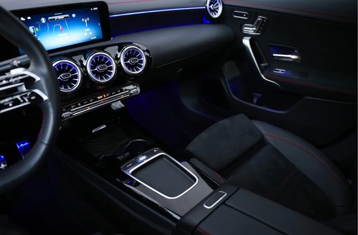 250 e 218 pk AMG Line / Pano-Dak/ Distronic/ AMG-line/Keyless/ Widescreen/ Stoel/Stuur.verw/ Head-Up/ Sfeerverl./  19''LMV