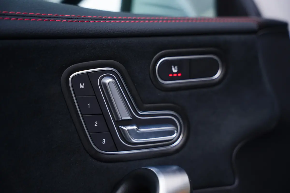 250 e 218 pk AMG Line / Pano-Dak/ Distronic/ AMG-line/Keyless/ Widescreen/ Stoel/Stuur.verw/ Head-Up/ Sfeerverl./  19''LMV