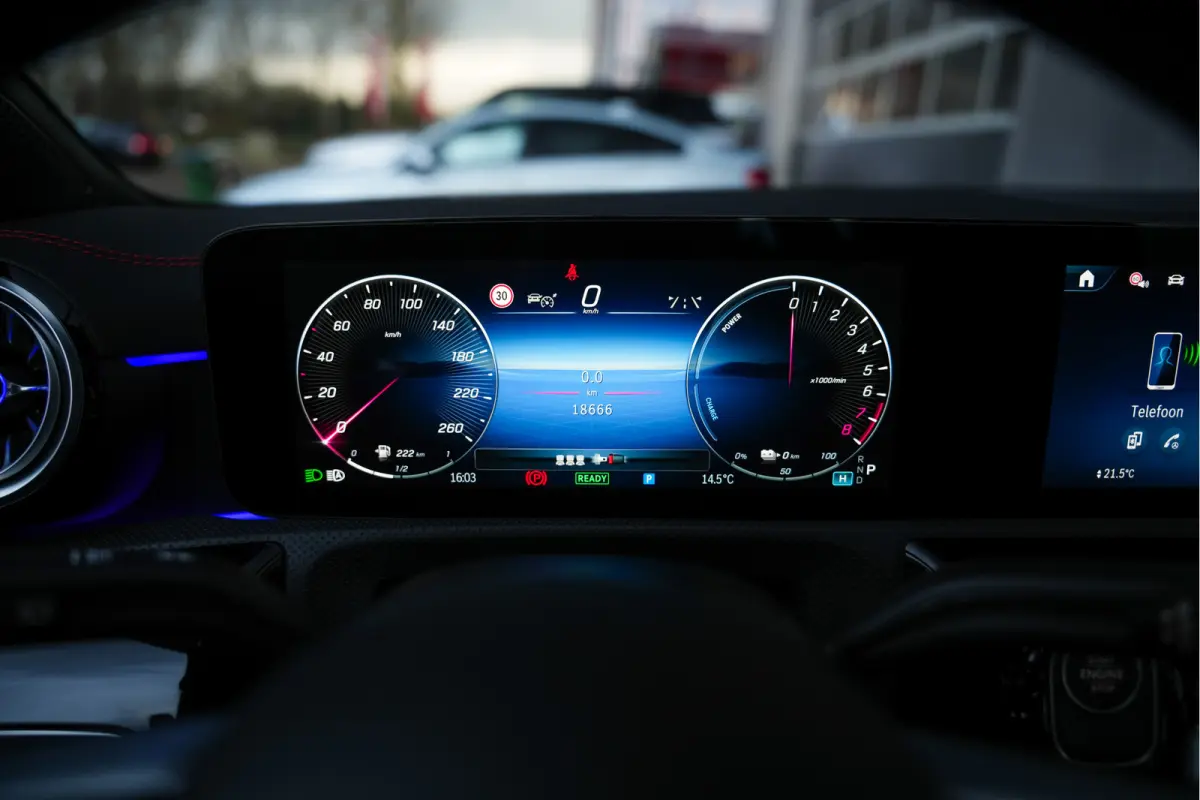 250 e 218 pk AMG Line / Pano-Dak/ Distronic/ AMG-line/Keyless/ Widescreen/ Stoel/Stuur.verw/ Head-Up/ Sfeerverl./  19''LMV