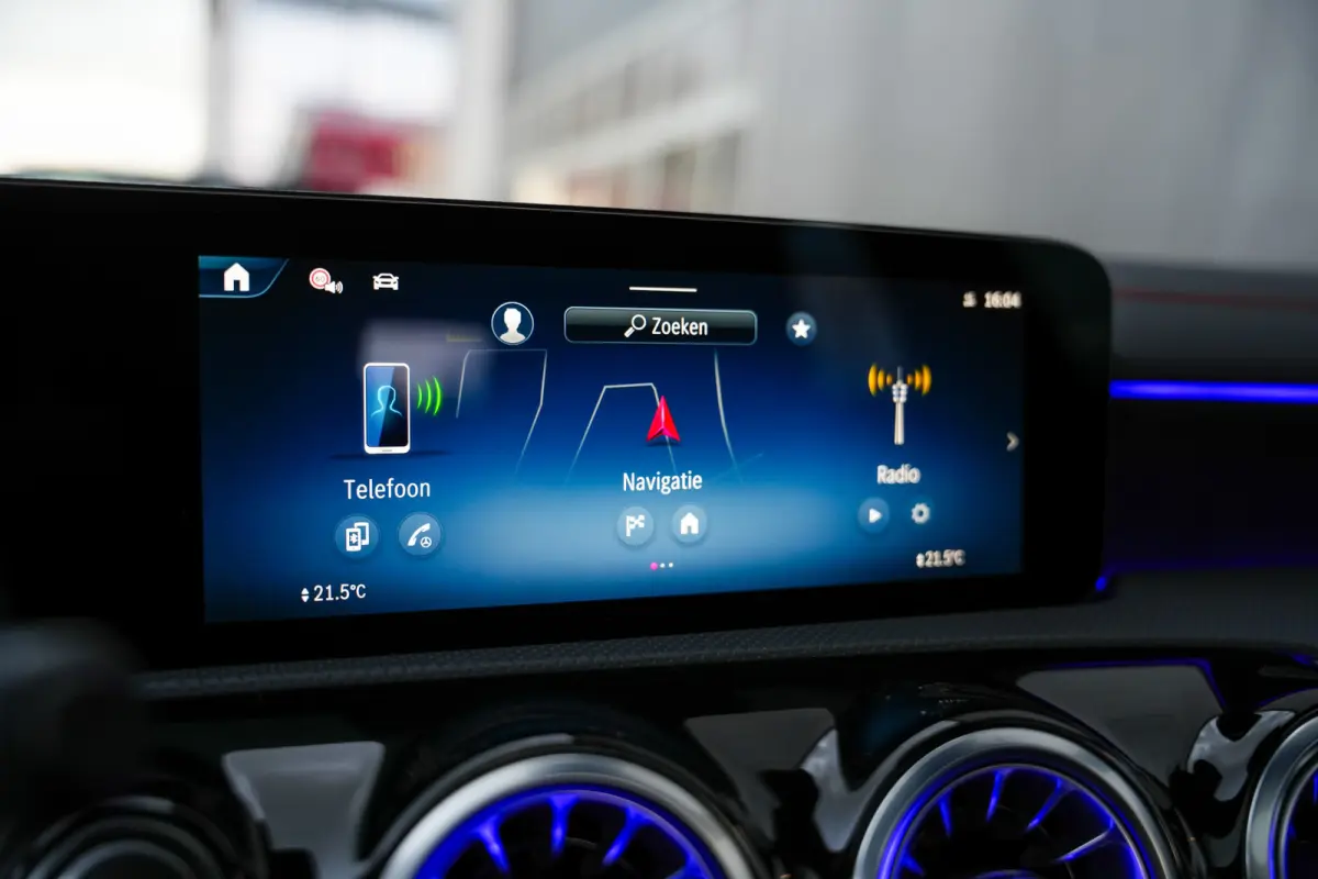 250 e 218 pk AMG Line / Pano-Dak/ Distronic/ AMG-line/Keyless/ Widescreen/ Stoel/Stuur.verw/ Head-Up/ Sfeerverl./  19''LMV