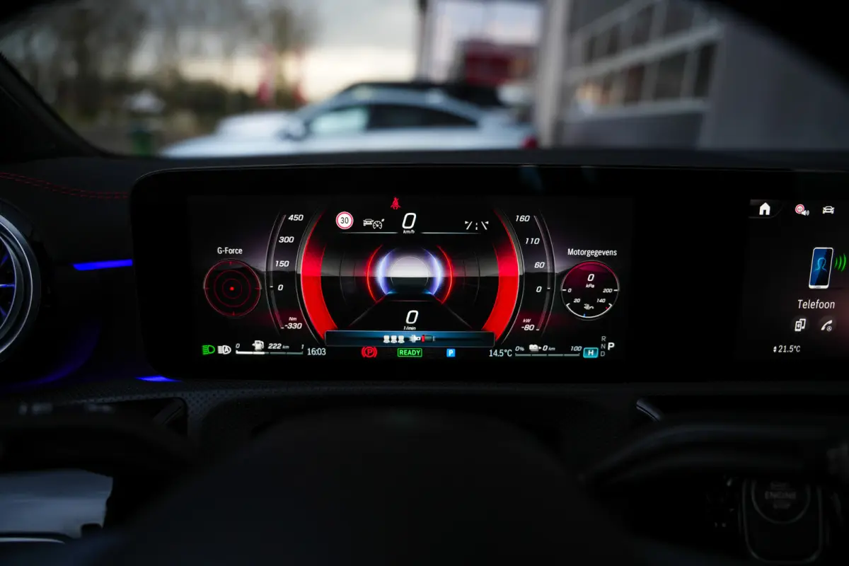 250 e 218 pk AMG Line / Pano-Dak/ Distronic/ AMG-line/Keyless/ Widescreen/ Stoel/Stuur.verw/ Head-Up/ Sfeerverl./  19''LMV