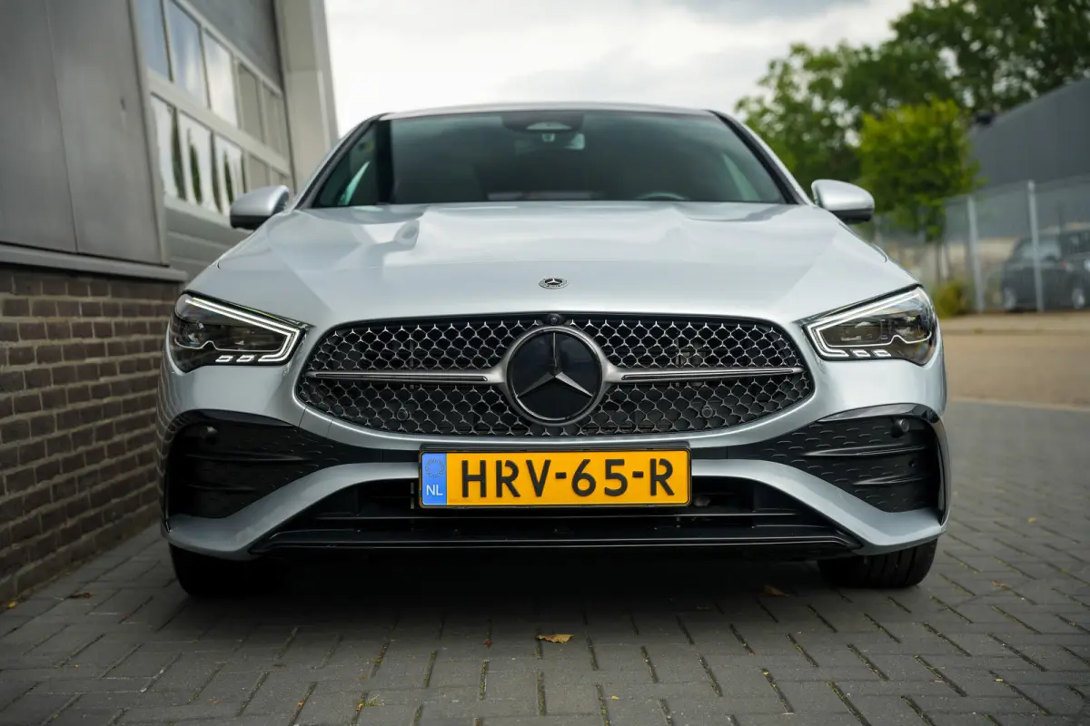 250 e 218 pk AMG Line / Pano-Dak/ Distronic/ AMG-line/Keyless/ Widescreen/ Stoel/Stuur.verw/ Head-Up/ Sfeerverl./  19''LMV