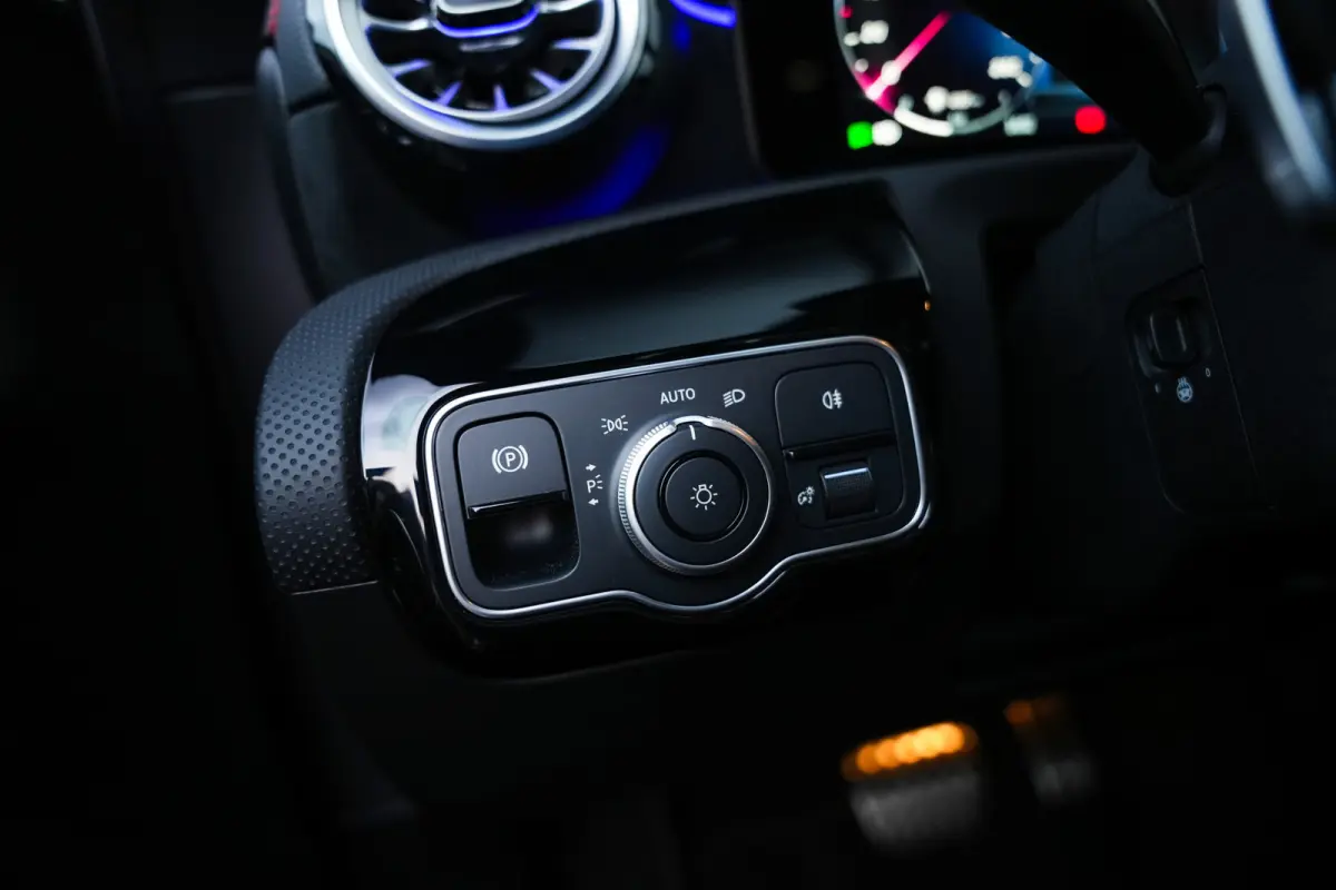 250 e 218 pk AMG Line / Pano-Dak/ Distronic/ AMG-line/Keyless/ Widescreen/ Stoel/Stuur.verw/ Head-Up/ Sfeerverl./  19''LMV