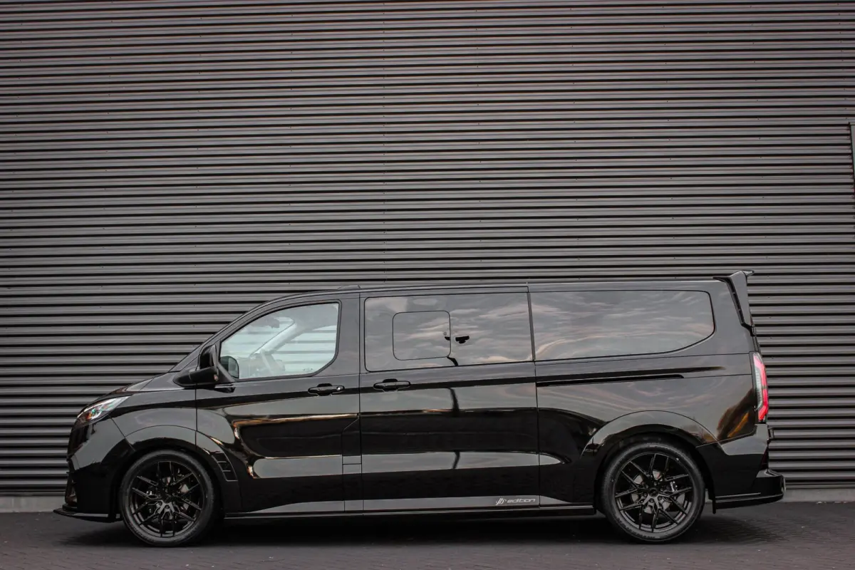 320 2.0 TDCI L2H1 MS-RT DC AWD DUBBEL CABINE BPM VRIJ / KUIPSTOELEN / DIRECT RIJDEN / NAVIGATIE / FULL BLACK