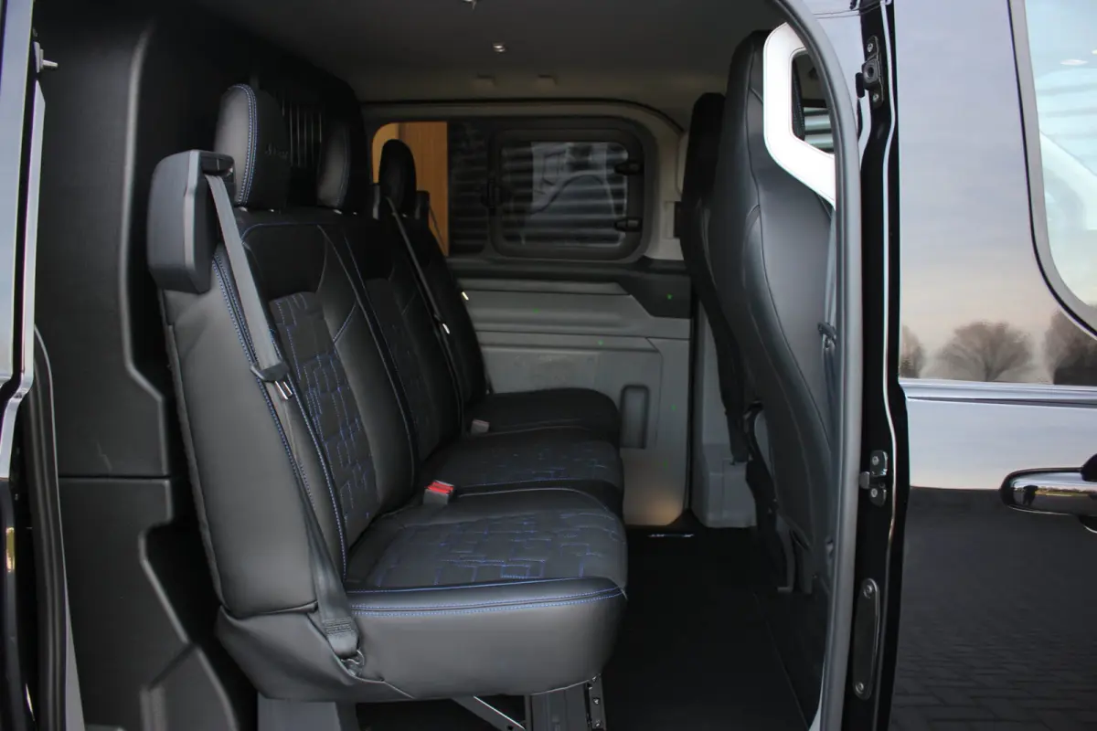 320 2.0 TDCI L2H1 MS-RT DC AWD DUBBEL CABINE BPM VRIJ / KUIPSTOELEN / DIRECT RIJDEN / NAVIGATIE / FULL BLACK