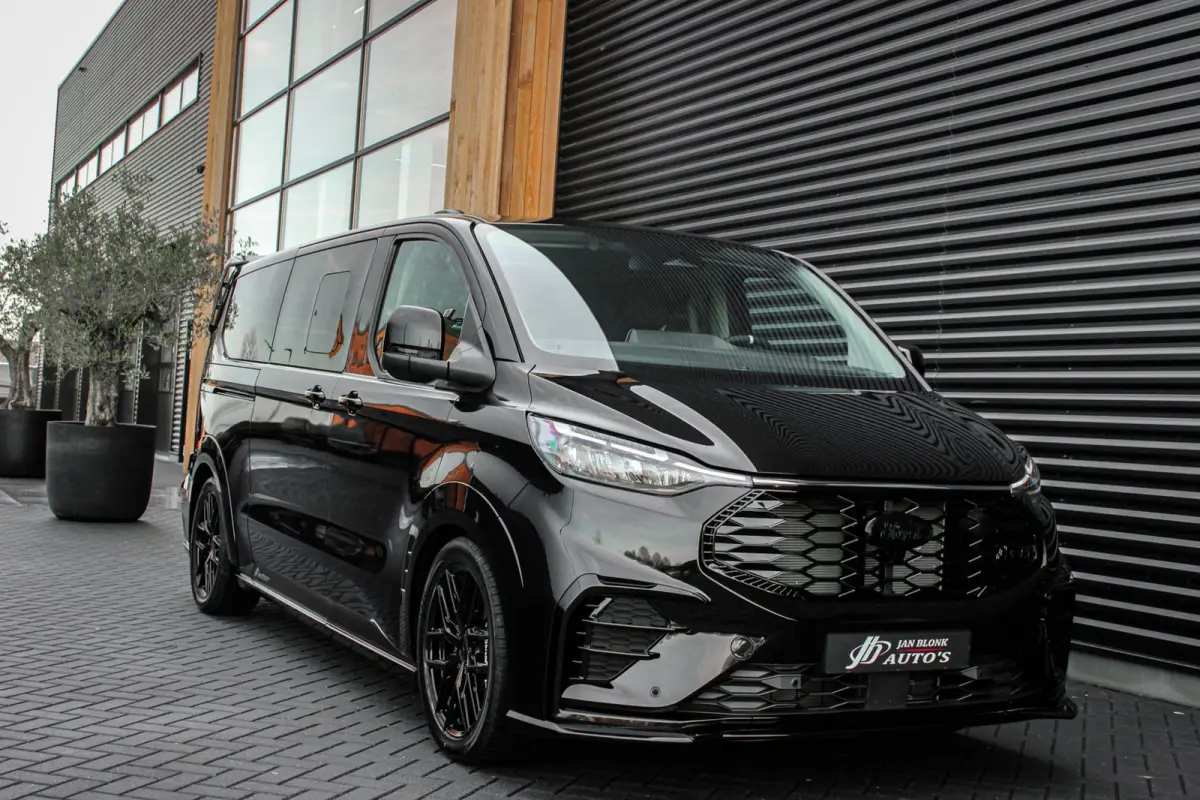 320 2.0 TDCI L2H1 MS-RT DC AWD DUBBEL CABINE BPM VRIJ / KUIPSTOELEN / DIRECT RIJDEN / NAVIGATIE / FULL BLACK