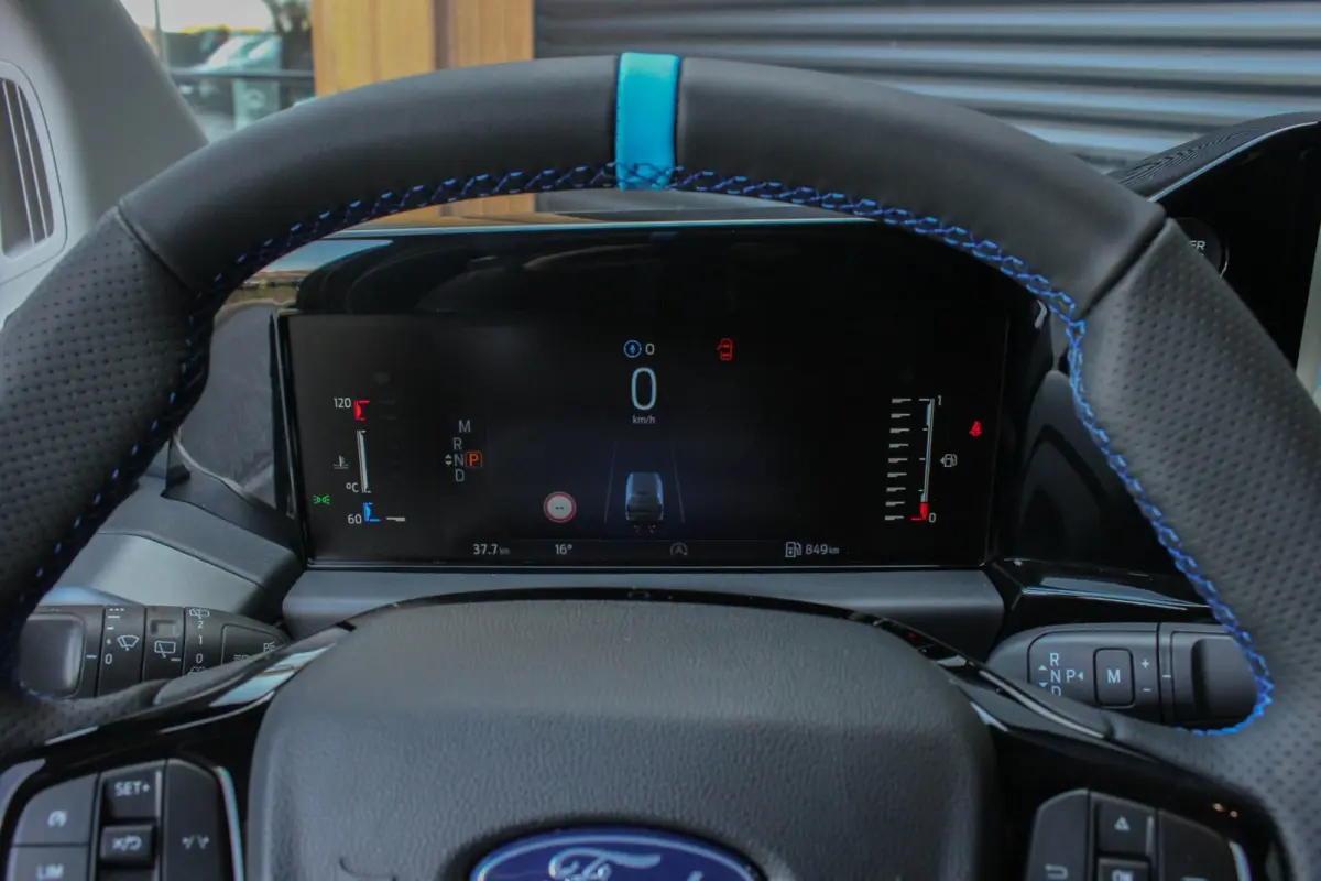 320 2.0 TDCI L2H1 MS-RT DC AWD DUBBEL CABINE BPM VRIJ / KUIPSTOELEN / DIRECT RIJDEN / NAVIGATIE / FULL BLACK