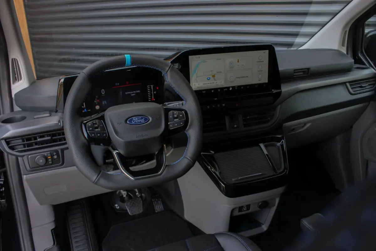 320 2.0 TDCI L2H1 MS-RT DC AWD DUBBEL CABINE BPM VRIJ / KUIPSTOELEN / DIRECT RIJDEN / NAVIGATIE / FULL BLACK