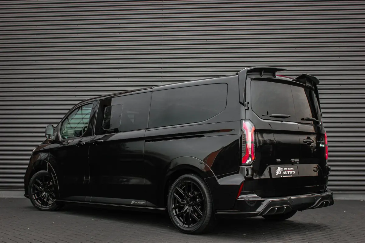 320 2.0 TDCI L2H1 MS-RT DC AWD DUBBEL CABINE BPM VRIJ / KUIPSTOELEN / DIRECT RIJDEN / NAVIGATIE / FULL BLACK