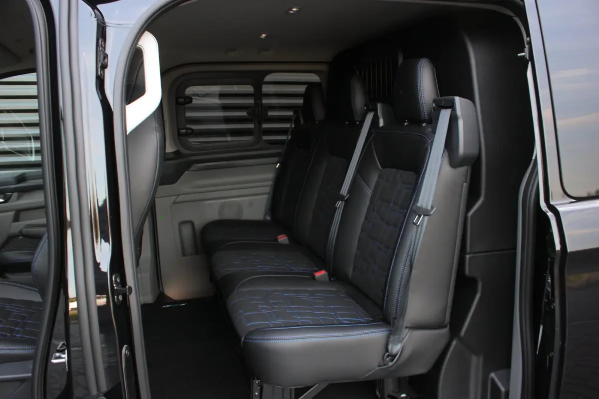320 2.0 TDCI L2H1 MS-RT DC AWD DUBBEL CABINE BPM VRIJ / KUIPSTOELEN / DIRECT RIJDEN / NAVIGATIE / FULL BLACK