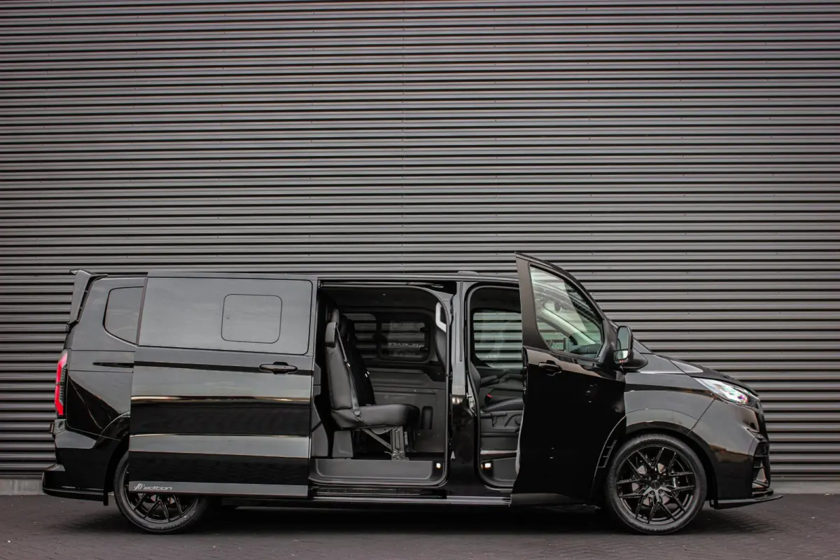 320 2.0 TDCI L2H1 MS-RT DC AWD DUBBEL CABINE BPM VRIJ / KUIPSTOELEN / DIRECT RIJDEN / NAVIGATIE / FULL BLACK