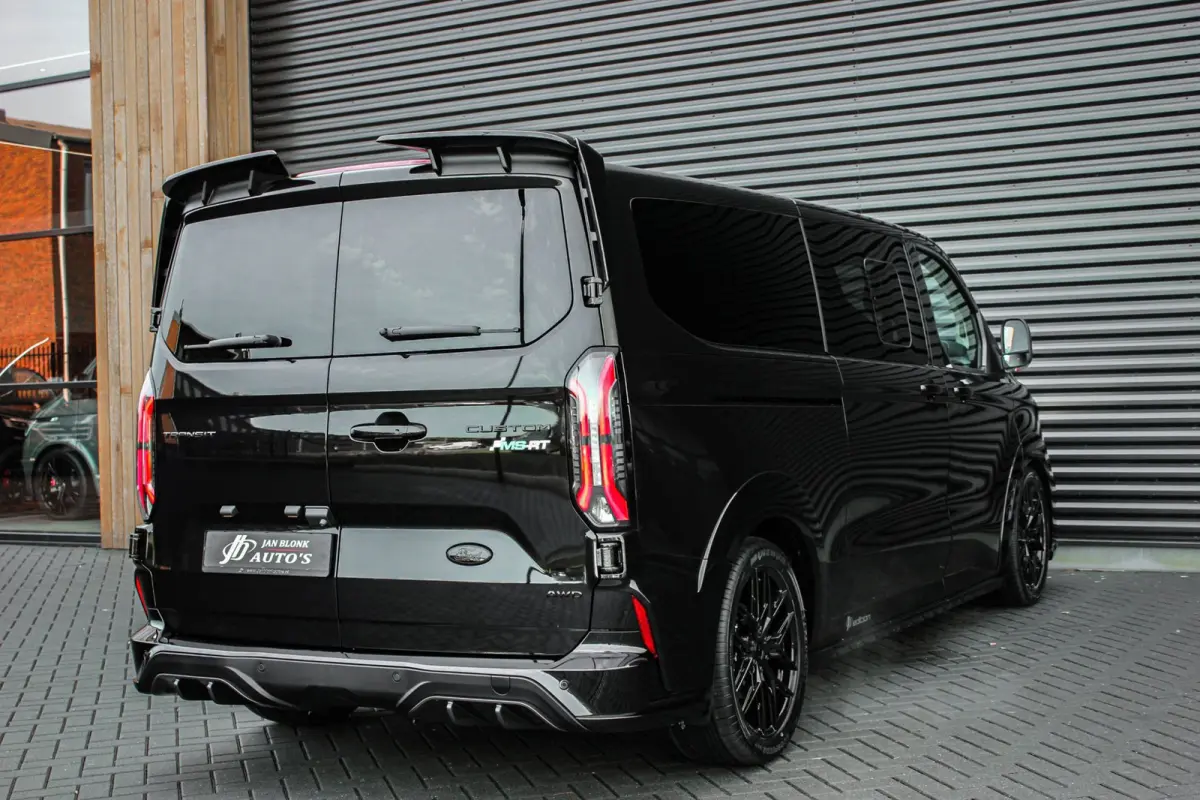 320 2.0 TDCI L2H1 MS-RT DC AWD DUBBEL CABINE BPM VRIJ / KUIPSTOELEN / DIRECT RIJDEN / NAVIGATIE / FULL BLACK