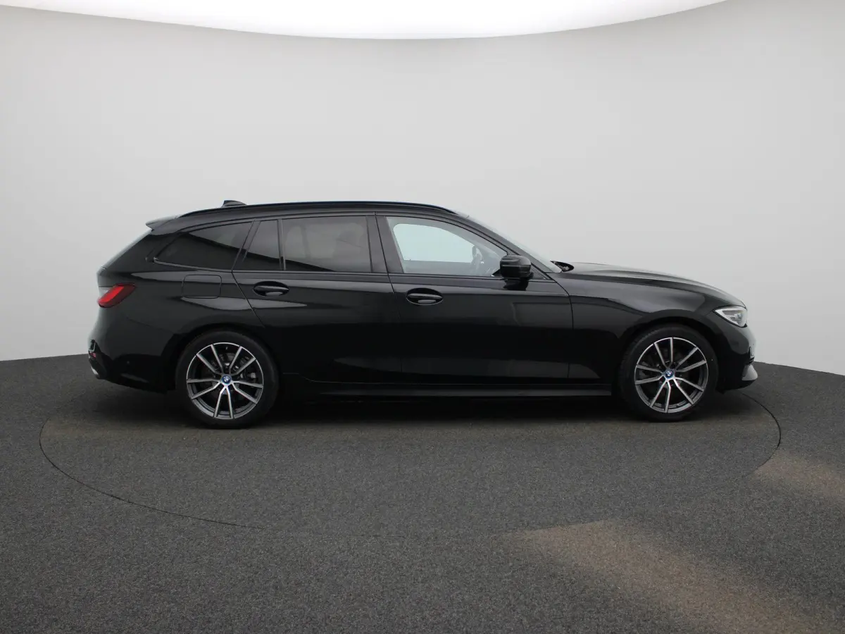 320e Executive | Automaat | Navigatie | Sfeerverlichting | Trekhaak | Camera | Lederen Bekleding |