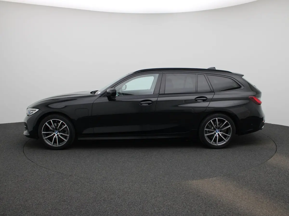 320e Executive | Automaat | Navigatie | Sfeerverlichting | Trekhaak | Camera | Lederen Bekleding |