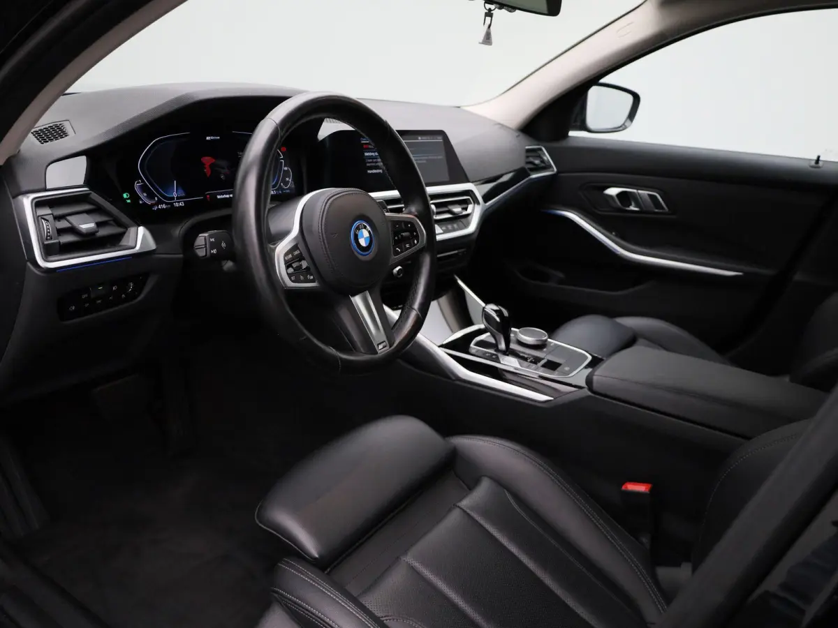 320e Executive | Automaat | Navigatie | Sfeerverlichting | Trekhaak | Camera | Lederen Bekleding |