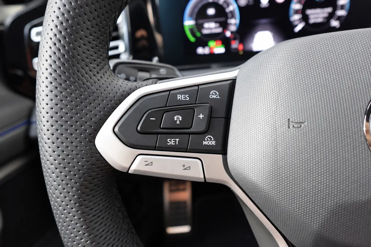 1.5 TSI R-Line PANO CAM BLINDSPOT