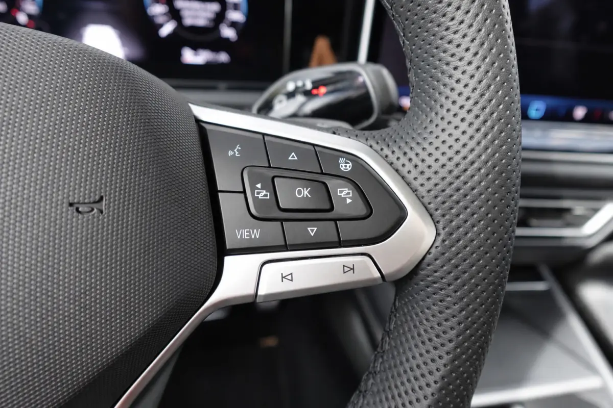 1.5 TSI R-Line PANO CAM BLINDSPOT